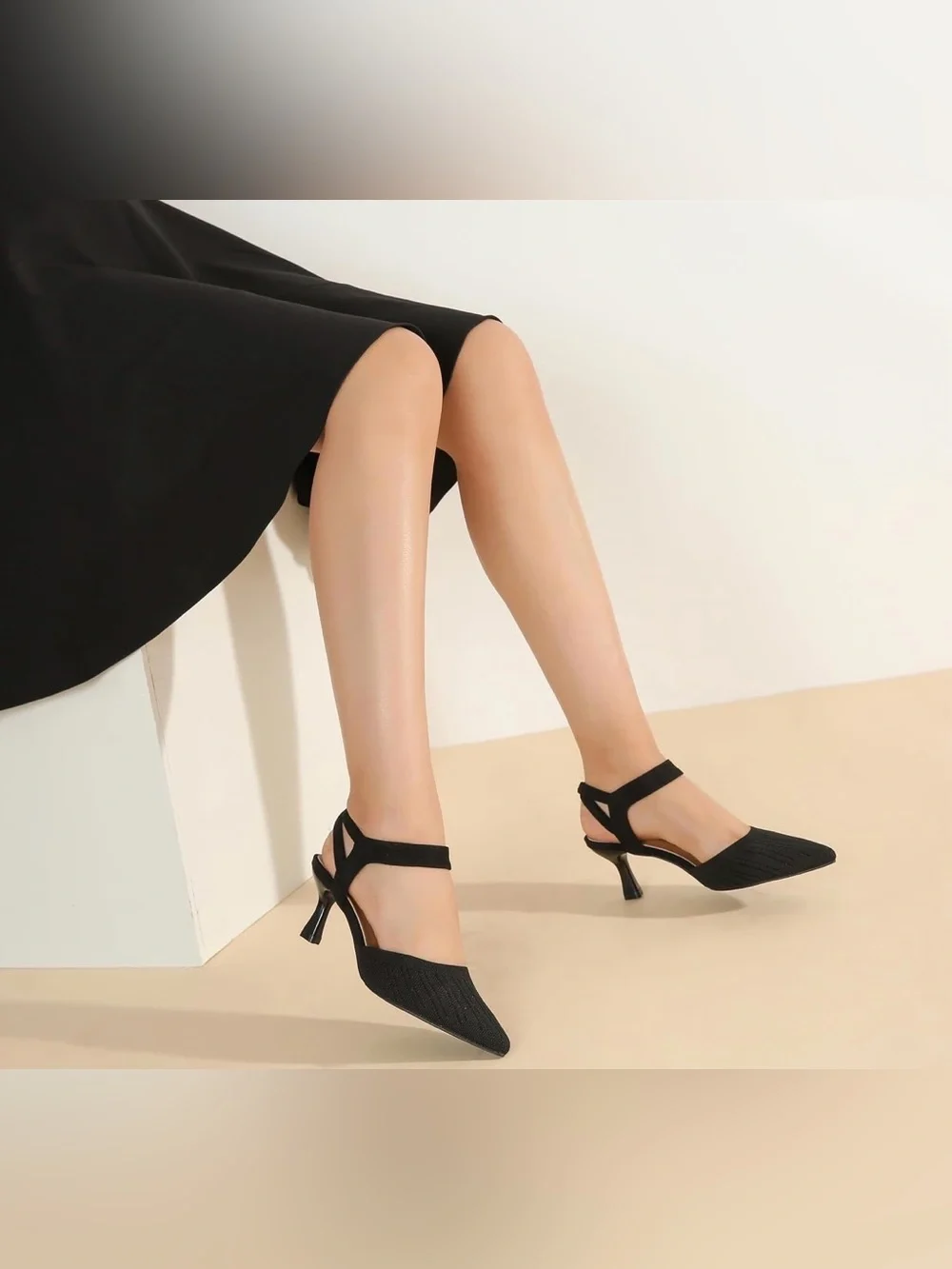 Pointed toe kitten heel pumps